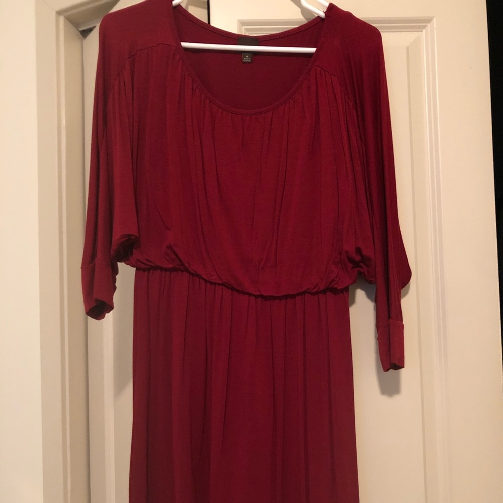 Lush red 3/4 sleeve flowy dress